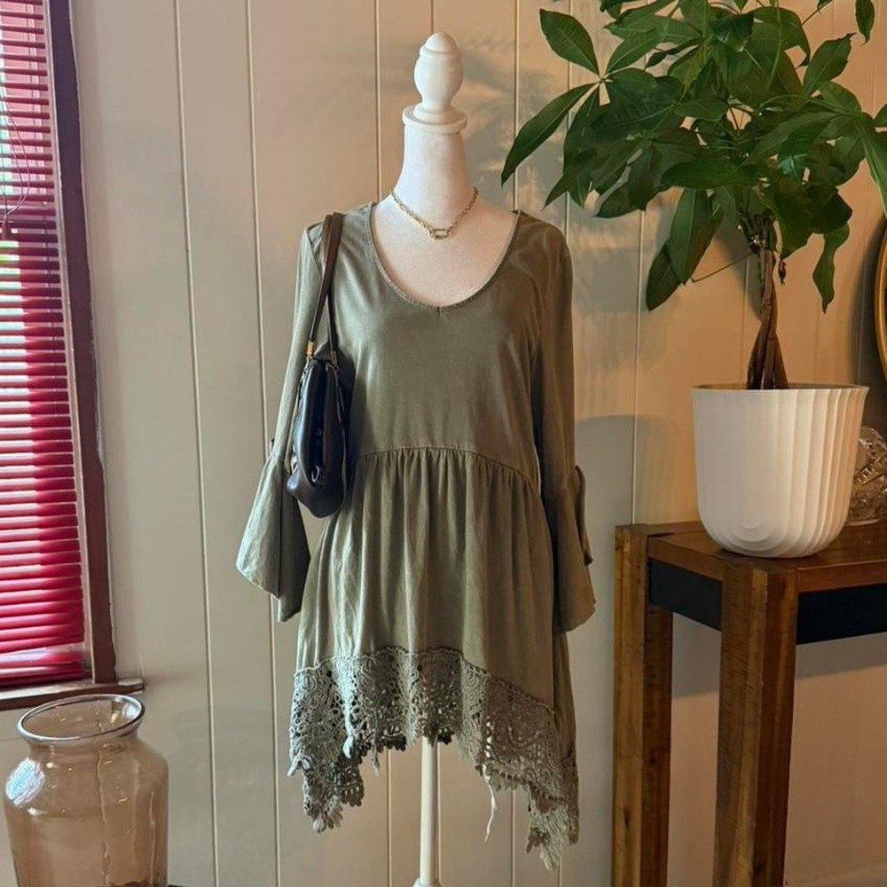 Indigo Thread Co Green Babydoll Dress Bell Sleeves and Lace Trim Size Medium